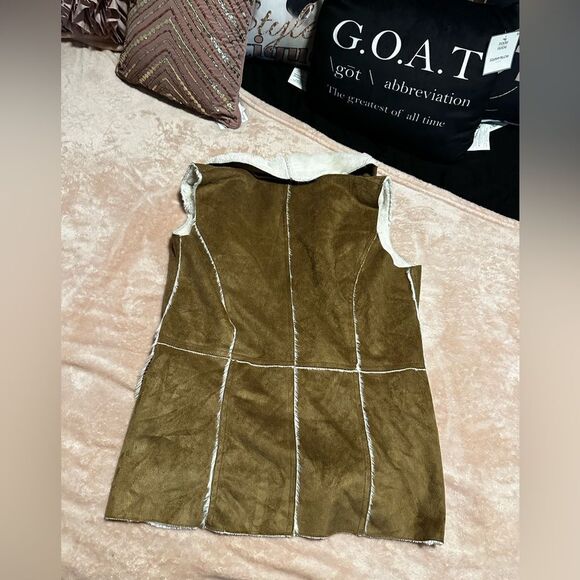Sherpa and Suede Faux Leather Vest! - Picture 5 of 5